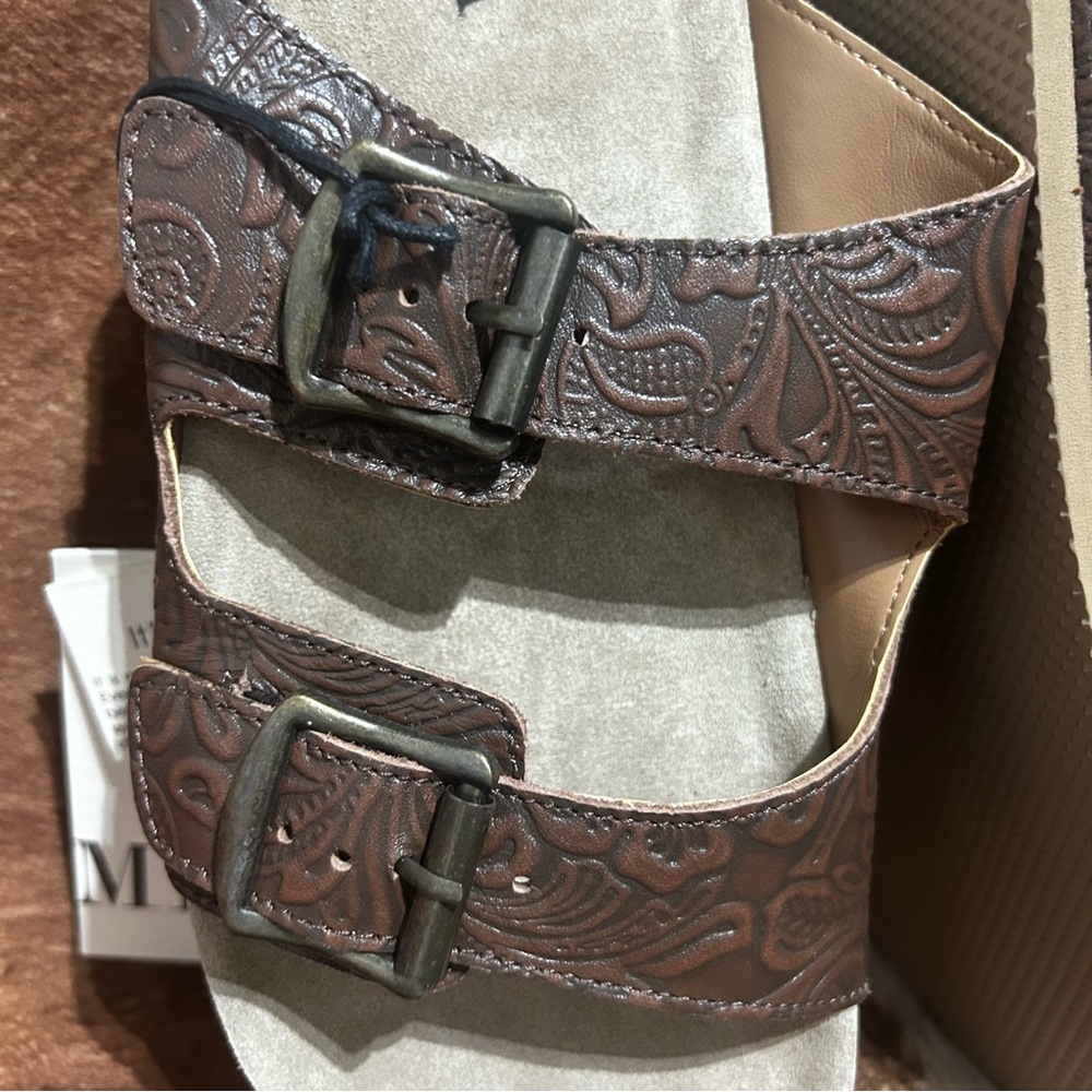 Cedarstone Embossed Sandals - Picture 2 of 5